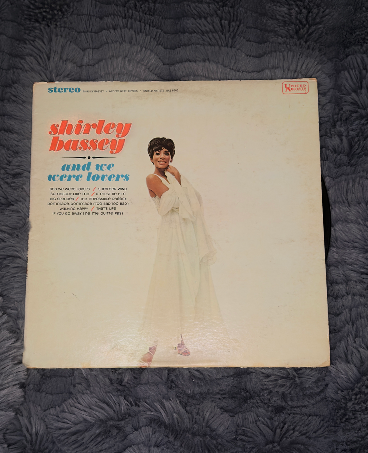Shirley Bassey – And We Were Lovers